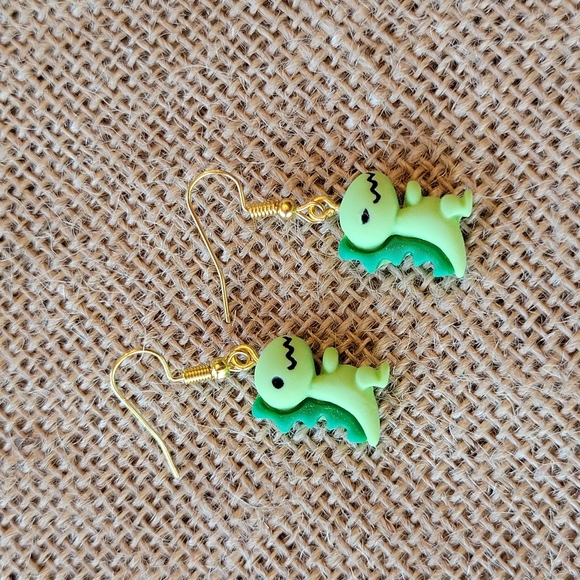 Jewelry - Fun T-Rex Dinosaur Dangle Earrings, lightweight